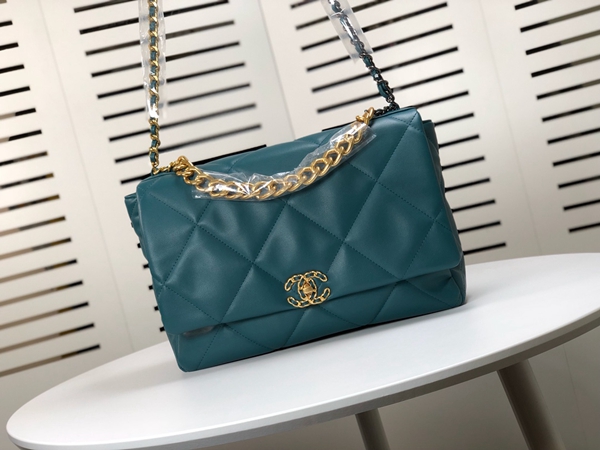 シャネルバッグ着用イメージ